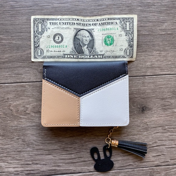 Small Geometric Wallet with Keychain Black Beige And White - Picture 7 of 8